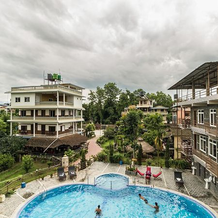 Hotel Riverside With Swimming Pool Sauraha Esterno foto