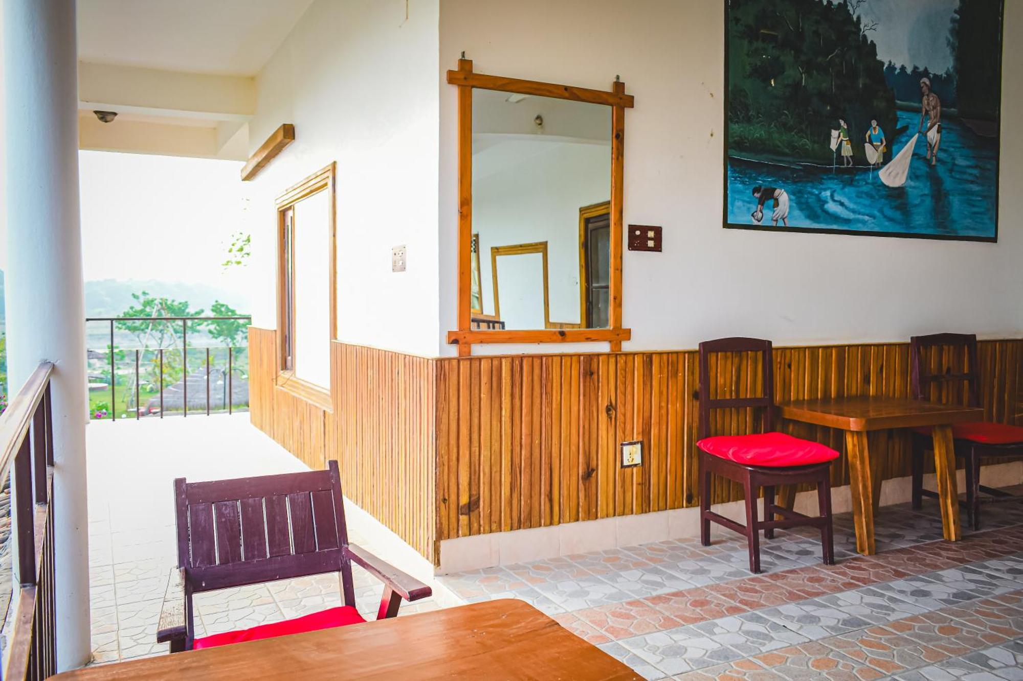 Hotel Riverside With Swimming Pool Sauraha Esterno foto
