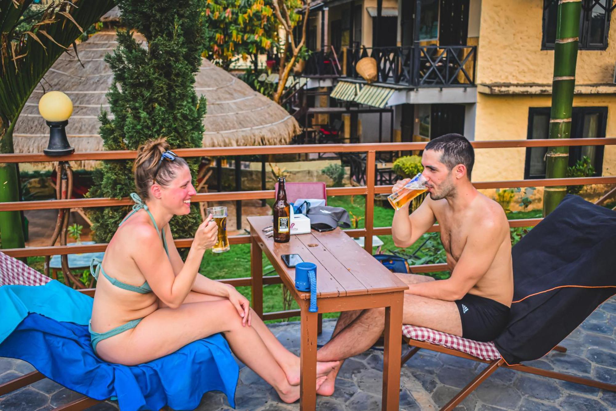 Hotel Riverside With Swimming Pool Sauraha Esterno foto